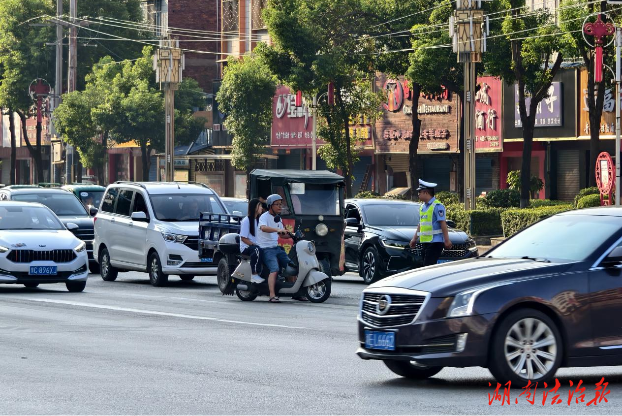 邵東交警：開(kāi)展暑期全警上路防事故專項(xiàng)行動(dòng)