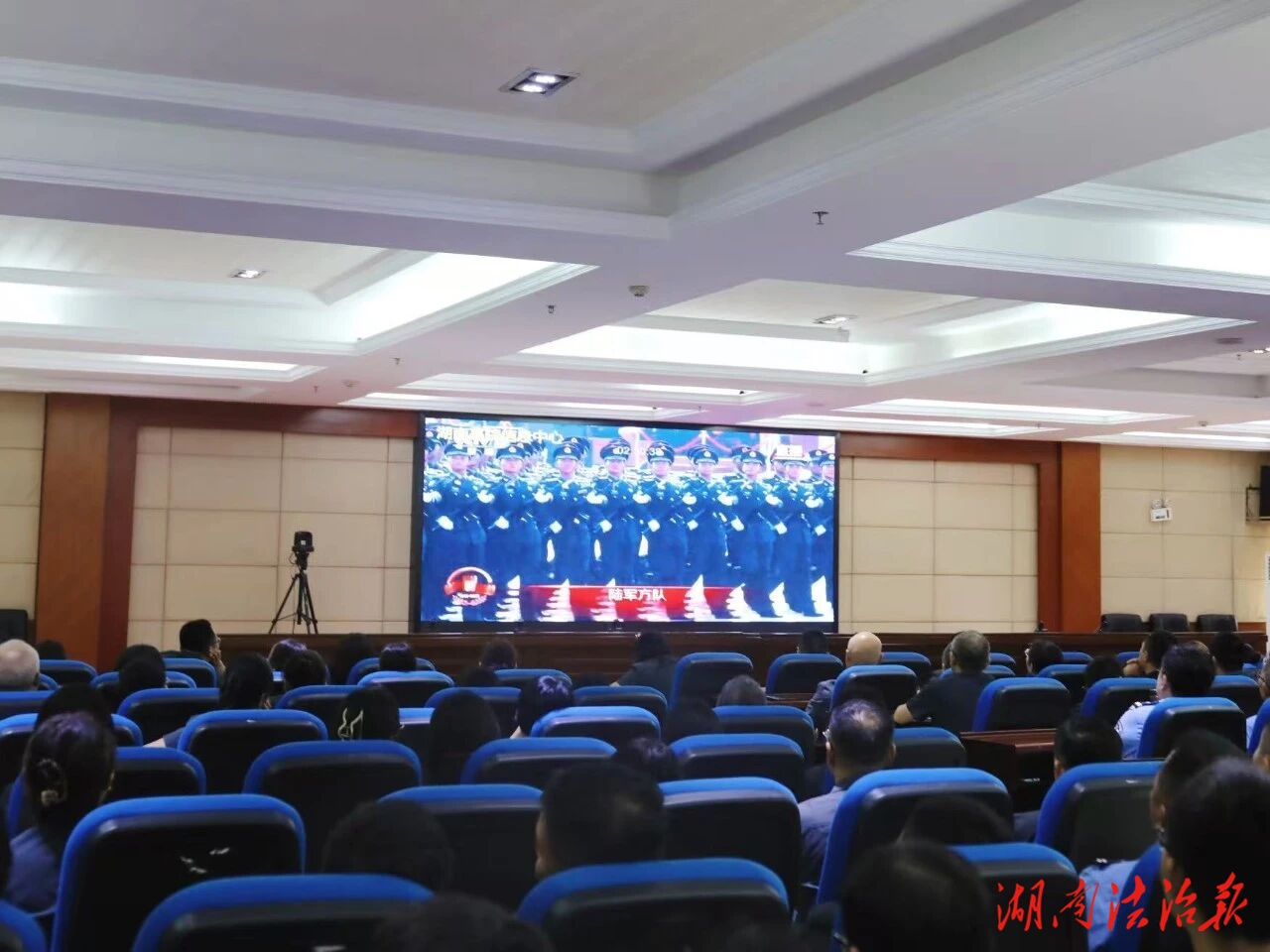 觀閱兵礪初心——永定區(qū)法院組織全體干警集中收看九三盛大閱兵活動(dòng)