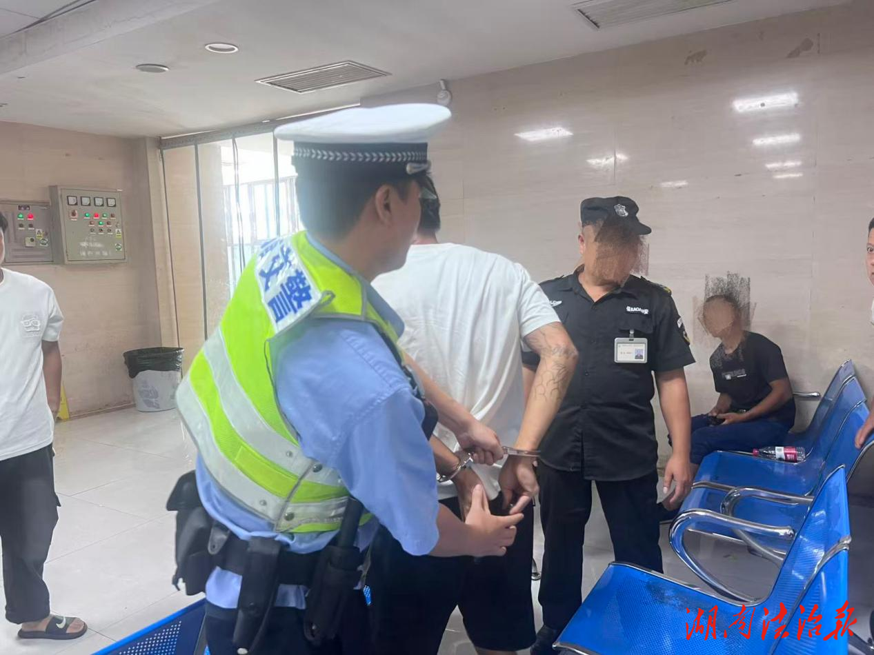 吉首警方快速響應 醫(yī)院內(nèi)抓獲一名網(wǎng)逃人員