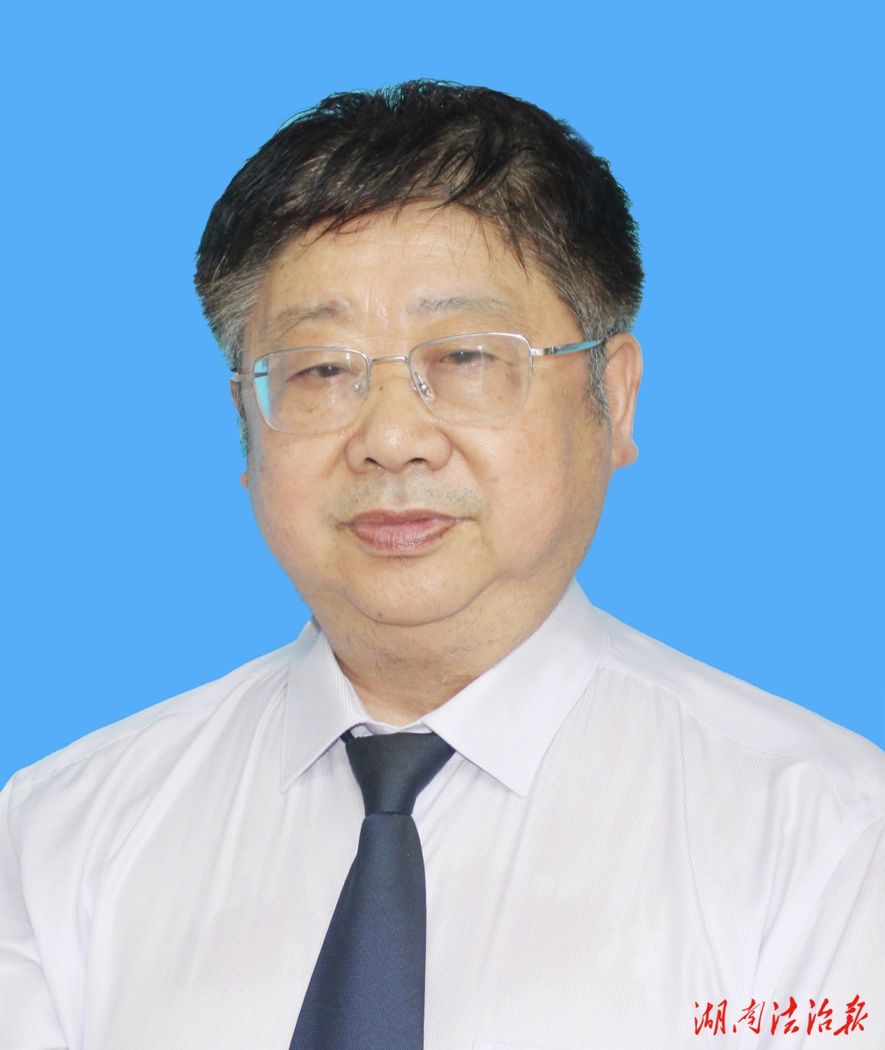 赤膽仁心“寫”人民  ——吳建雄教授法治反腐研究記略