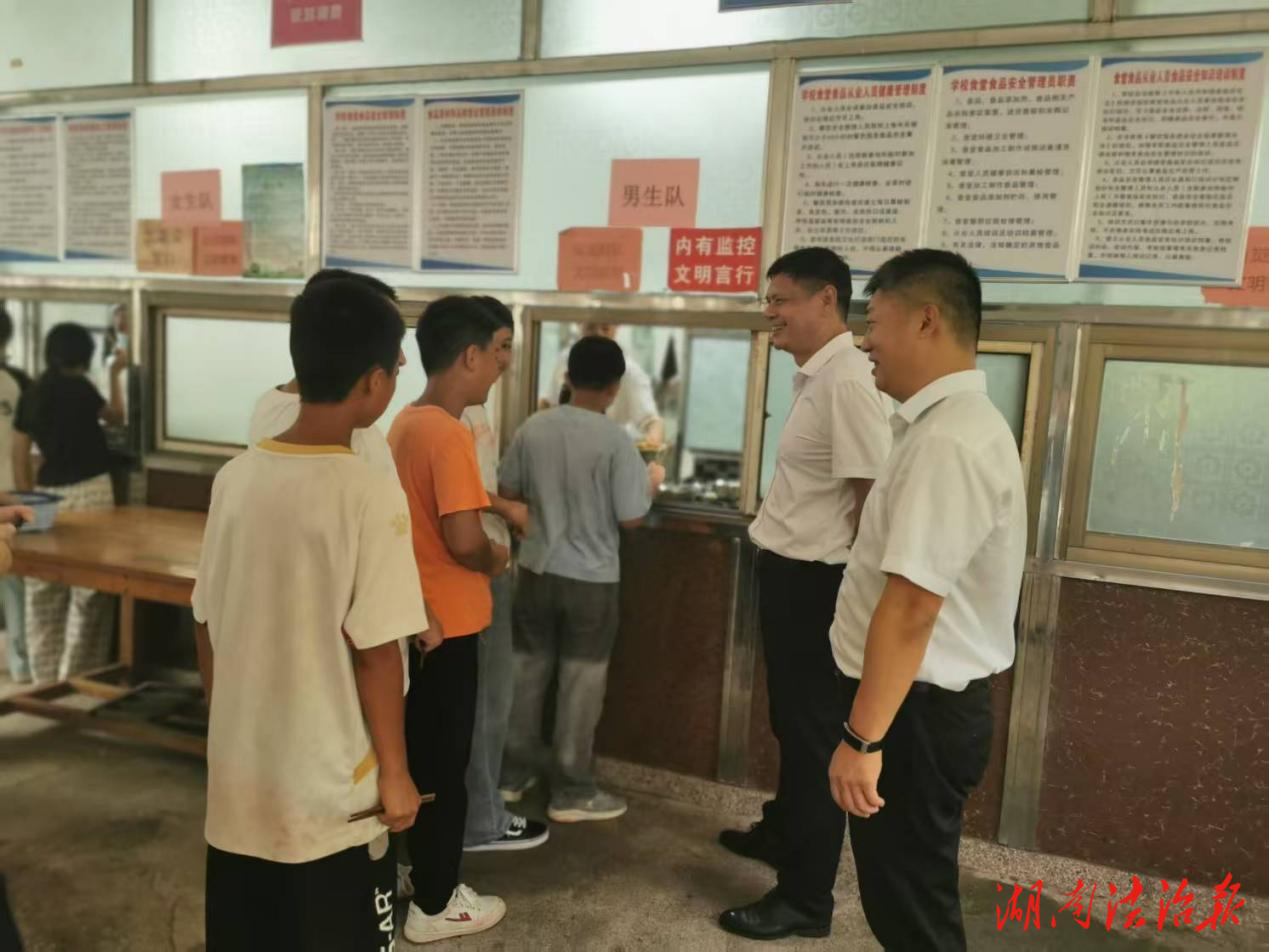 新田縣新圩鎮(zhèn)：縣政協(xié)主席楊誠(chéng)為校園安全保駕護(hù)航