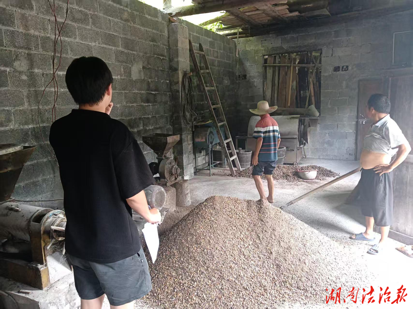 古丈縣坪壩鎮(zhèn)開展小作坊安全生產(chǎn)專項檢查  筑牢安全“防火墻”