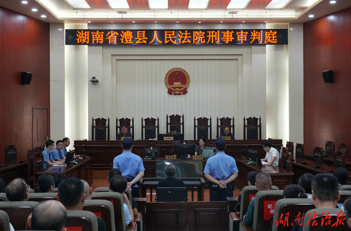澧縣：檢察長出庭支持公訴  依法指控職務犯罪