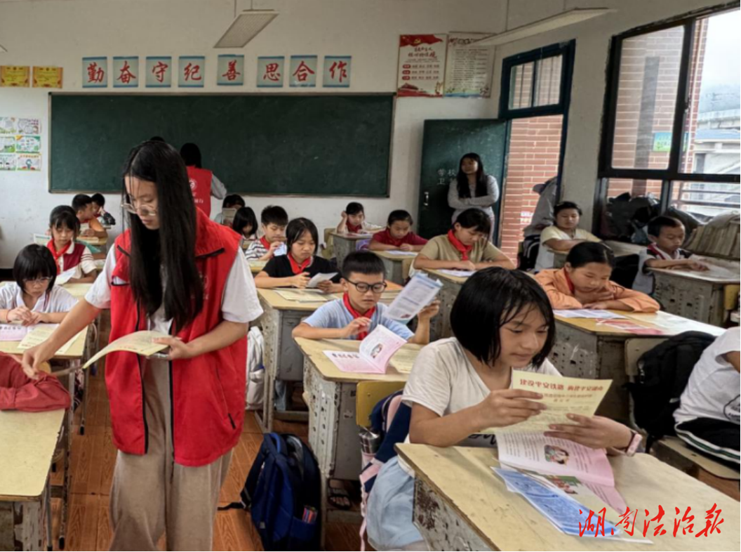橋頭鄉(xiāng)“護路第一課”全覆蓋：200余師生共筑鐵路安全“防護網”