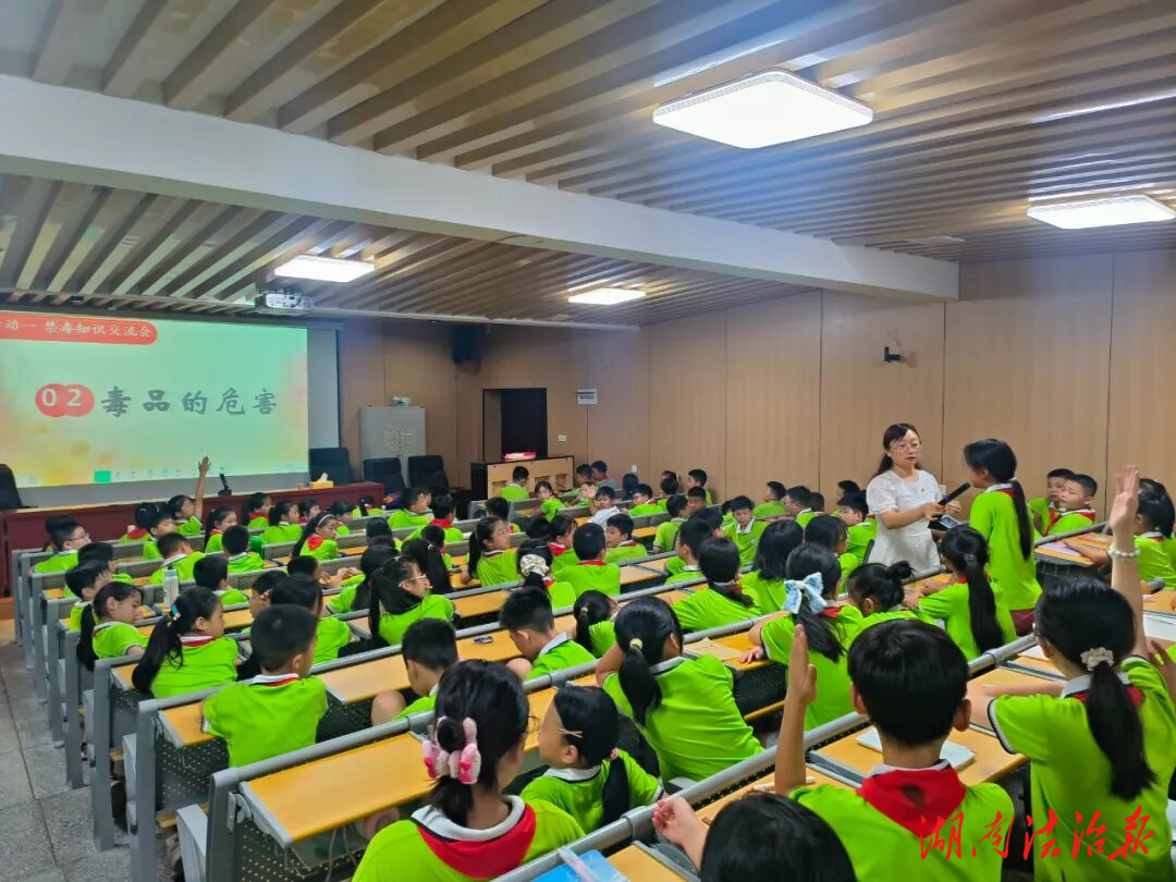 漣源市禁毒講師走進(jìn)實(shí)驗(yàn)學(xué)校，上好開(kāi)學(xué)第一課