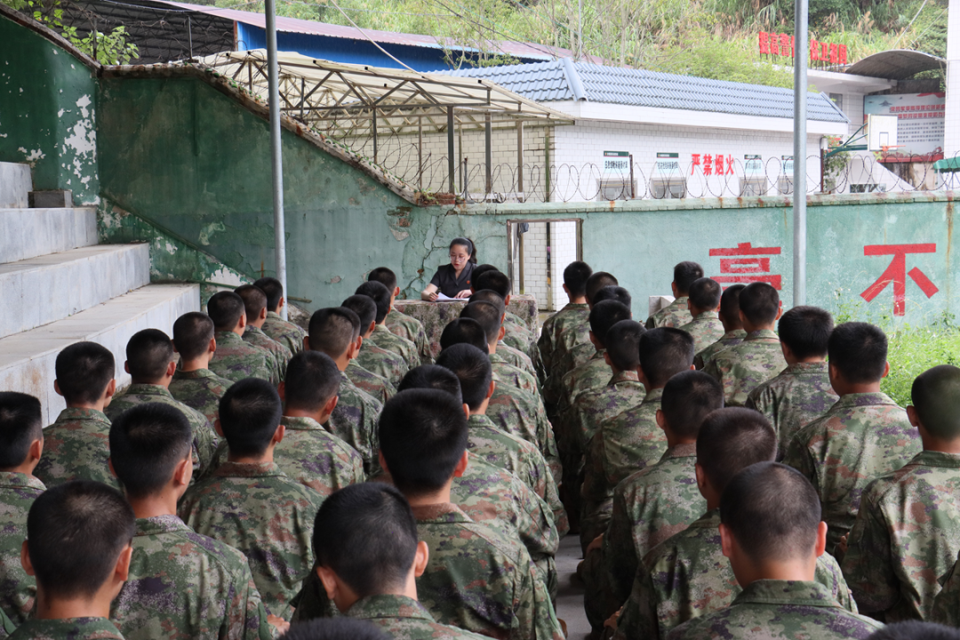 筑牢法治之基，邁好軍旅第一步！汝城法院舉辦2025年度預(yù)定新兵法治講座