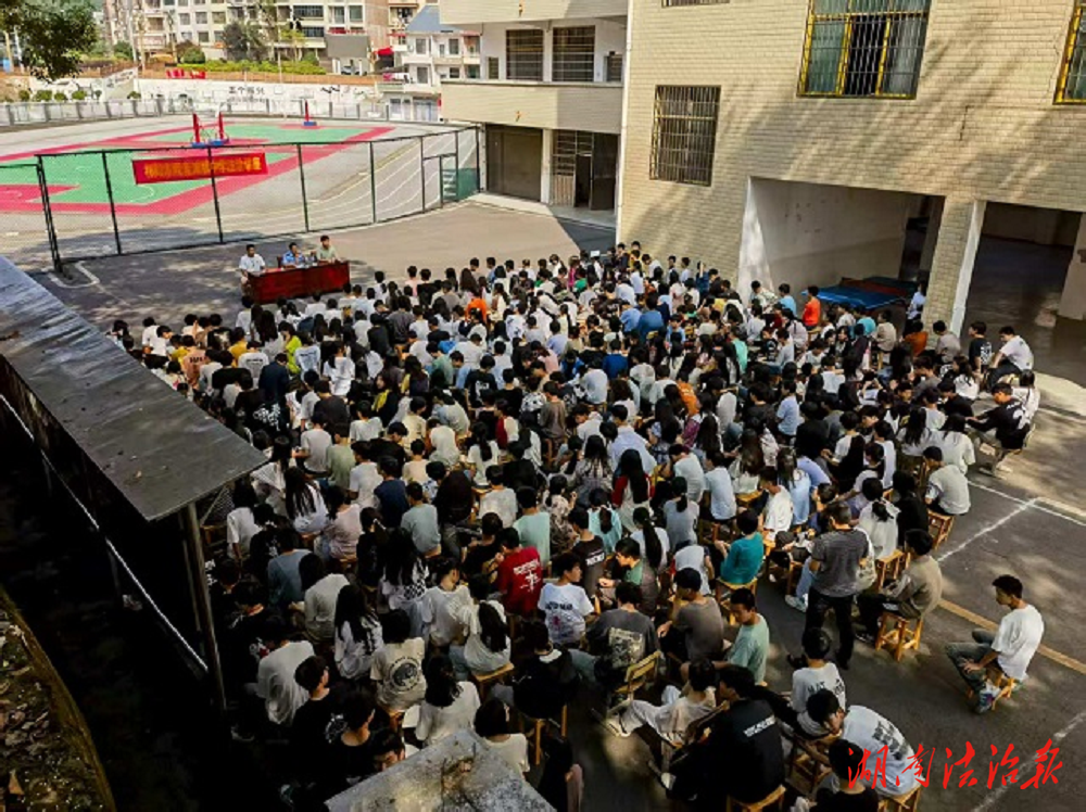 祁陽市公安局觀音灘派出所：走進(jìn)鎮(zhèn)中學(xué)花山小學(xué)開展秋季校園法治講座