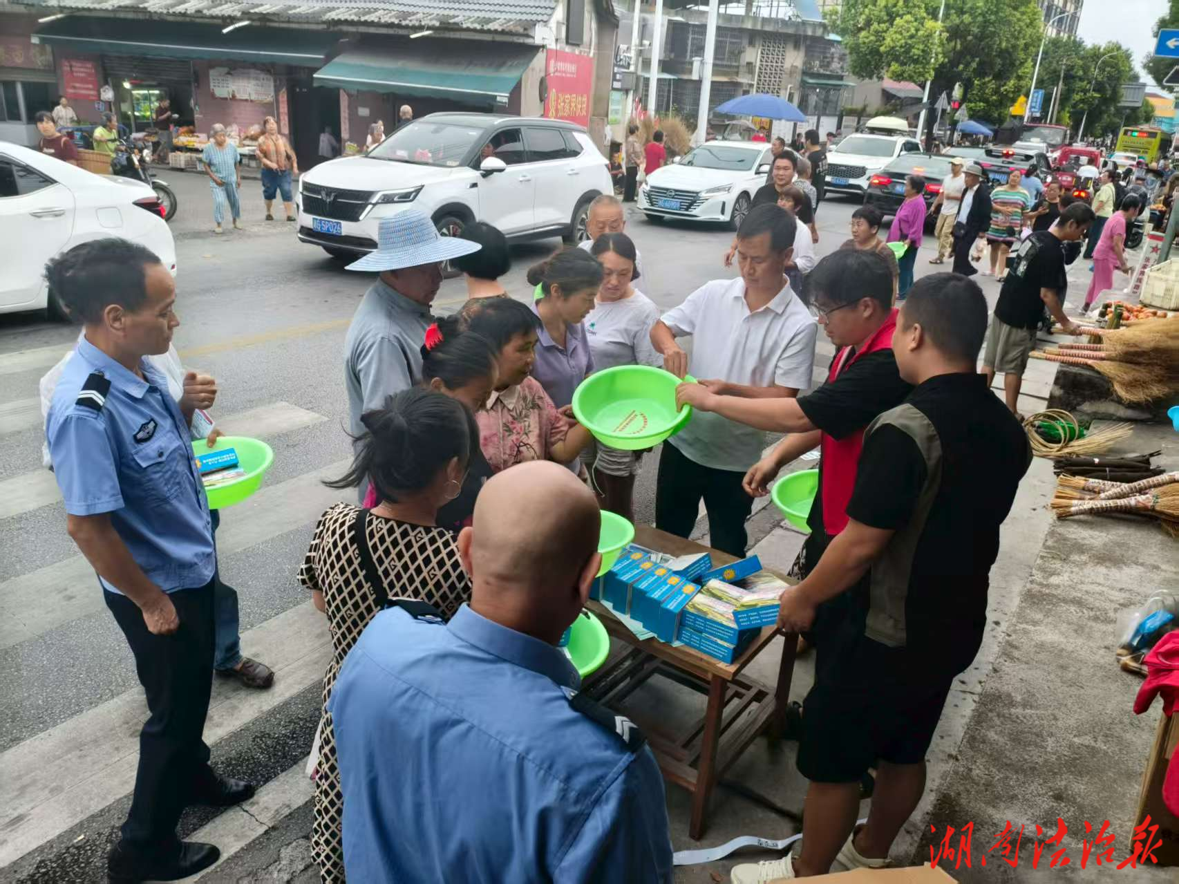 南莊坪街道開(kāi)展 “支持鐵路封閉?共享安全出行” 百日宣傳活動(dòng)，共筑鐵路沿線安全屏障