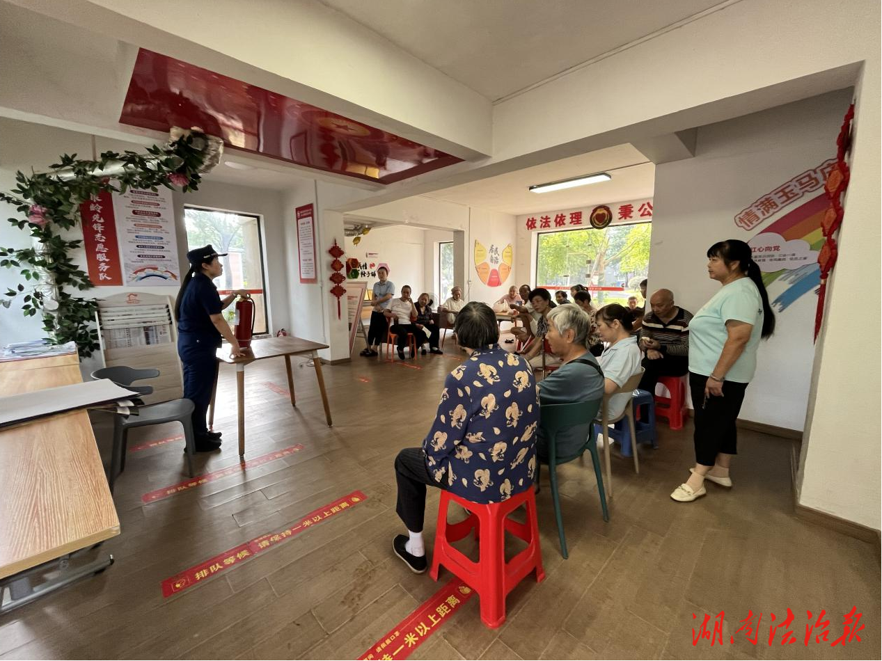 消防宣傳進(jìn)小區(qū) 共筑家園“防火墻”