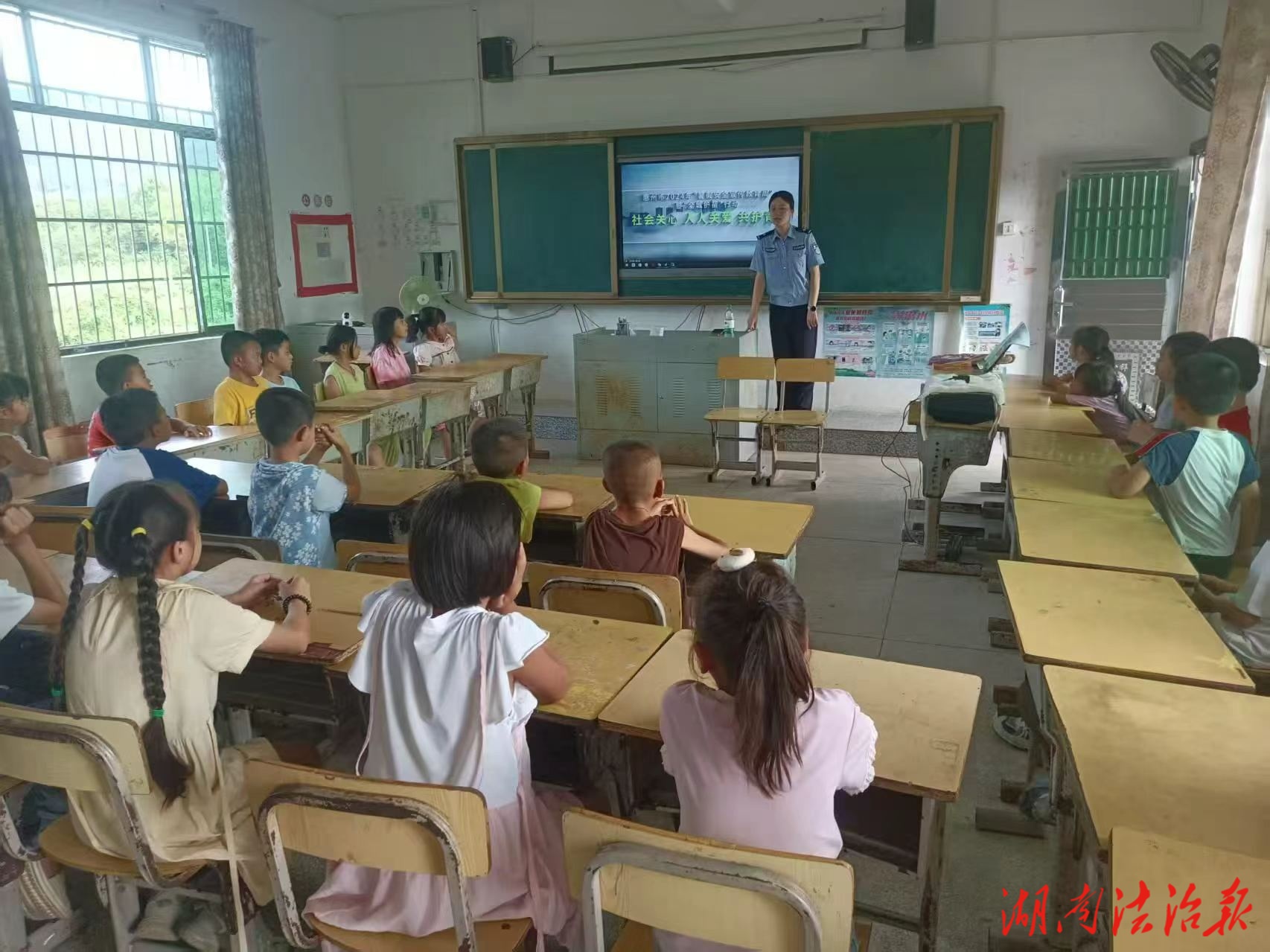 法治護(hù)航成長(zhǎng)路！祁陽(yáng)市公安局八寶派出所為小學(xué)生送上安全“必修課”