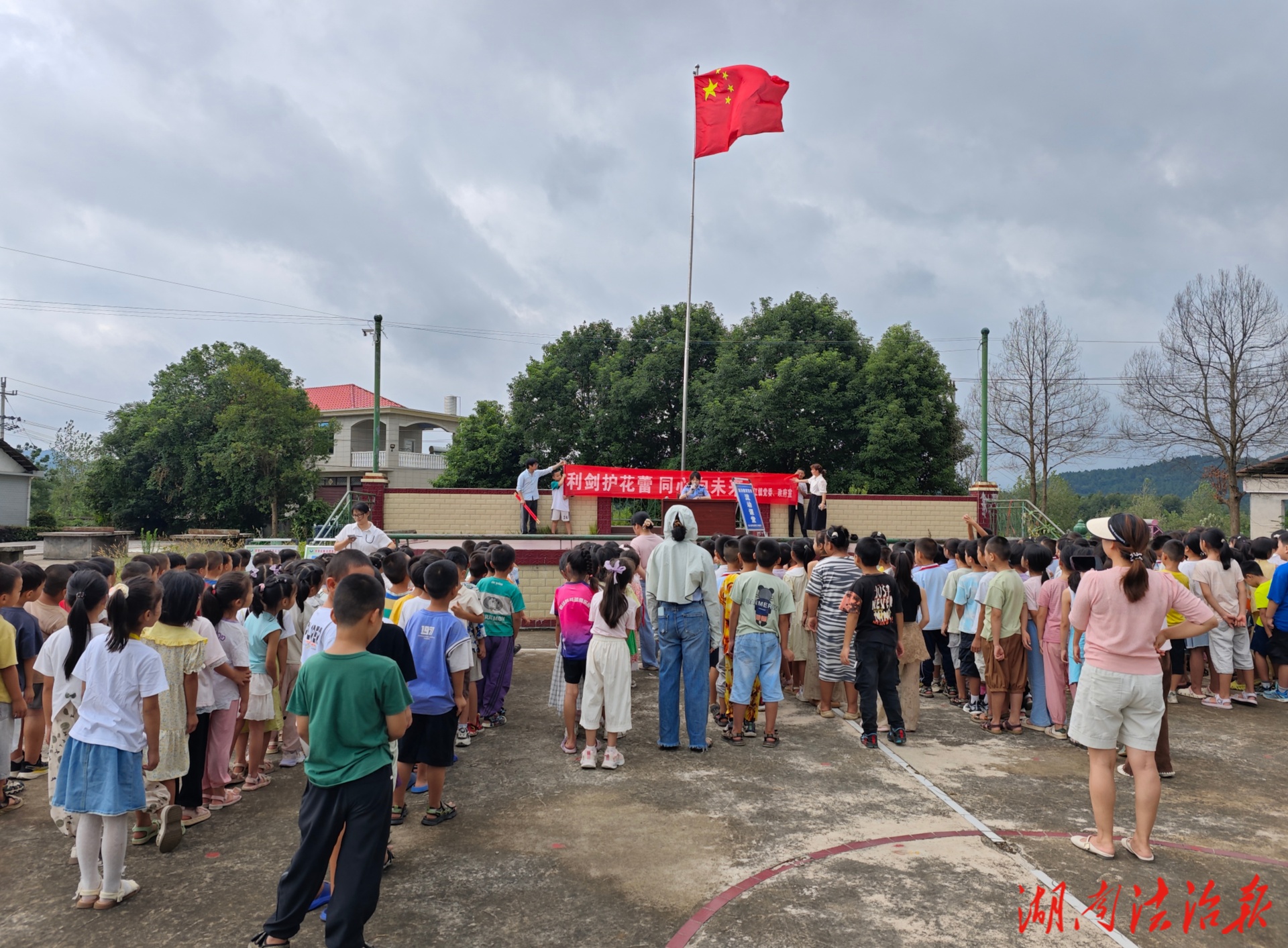 洞口縣石江鎮(zhèn)：“利劍護蕾進農(nóng)村”，織密未成年人保護網(wǎng)