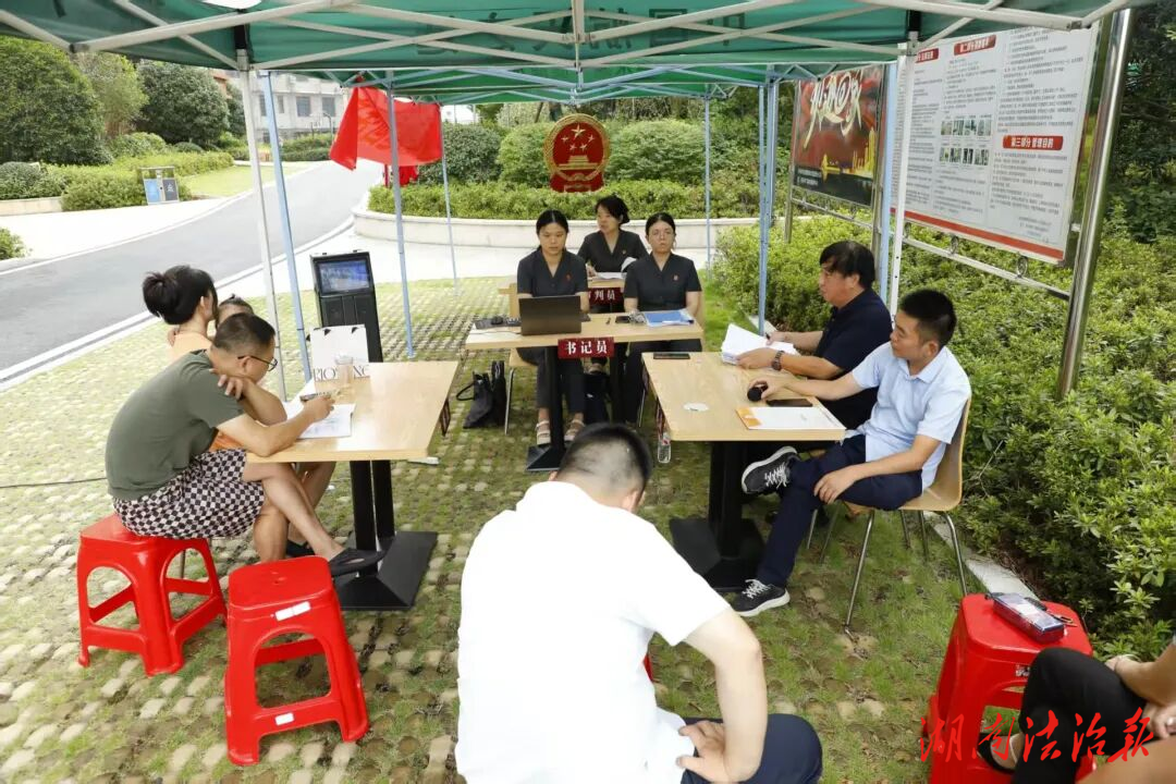 巡回審判進(jìn)小區(qū) 物業(yè)糾紛現(xiàn)場解