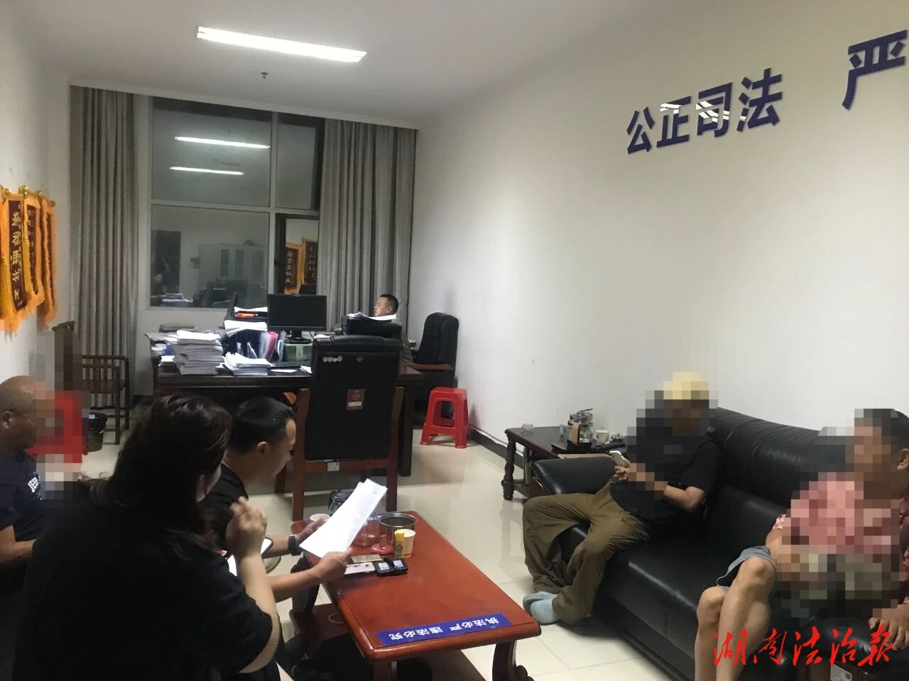 凌晨“圍獵”：永定區(qū)法院的月下法途