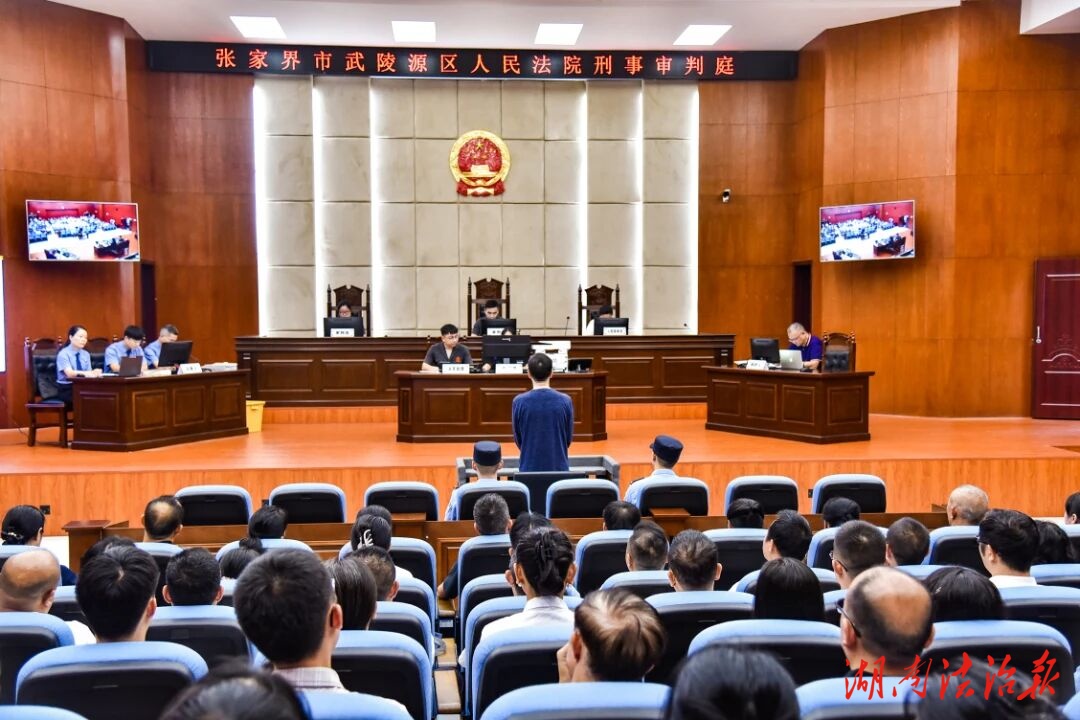 “一場庭審兩堂課”：警示教育+聽庭評議