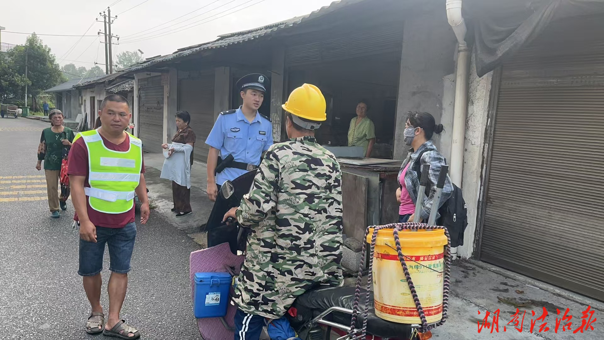 龍山公安：守護平安路 嚴查頭盔保安全
