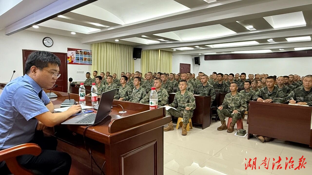 法治宣傳進(jìn)軍營(yíng) 攜手共筑強(qiáng)軍夢(mèng)