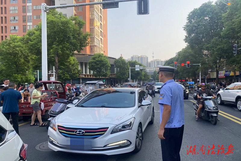 常德經(jīng)開(kāi)區(qū)交警多措并舉護(hù)航開(kāi)學(xué)季 守護(hù)平安上學(xué)路