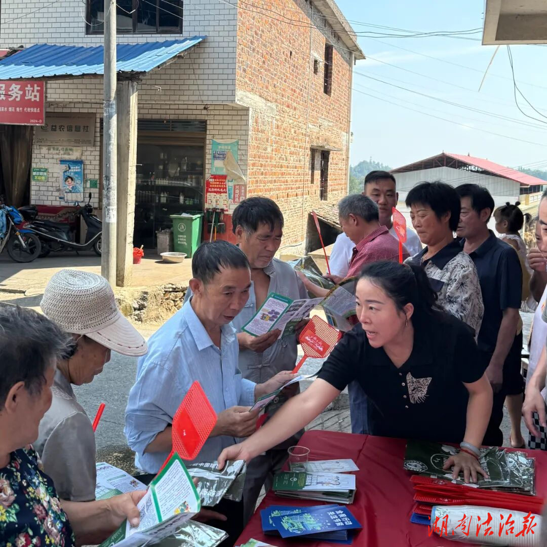 婁底市生態(tài)環(huán)境局漣源分局深入鄉(xiāng)鎮(zhèn)開(kāi)展禁毒與科普宣傳活動(dòng)