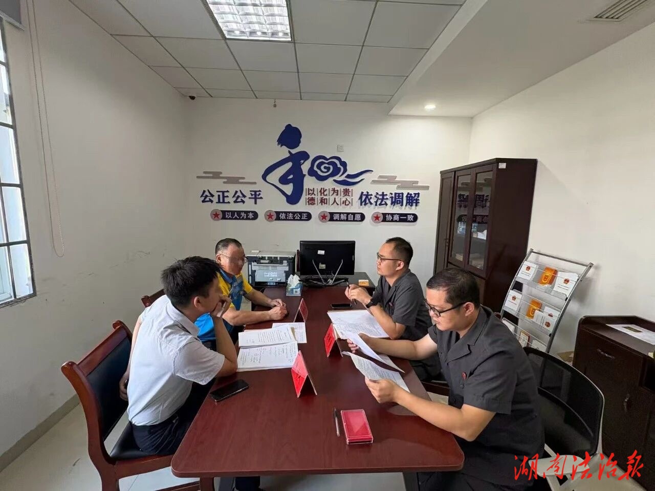 【打造“楓橋式人民法庭”】外賣(mài)員撞傷老人 法官調(diào)解巧破局！