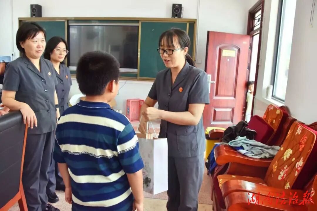 “荷花講堂” 暖心回訪，司法關(guān)懷守護(hù)童心成長