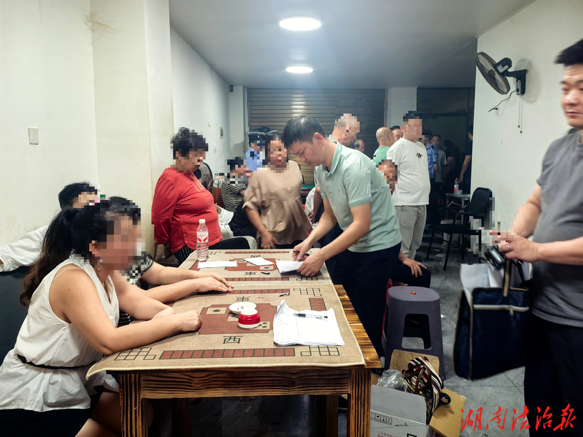 鋼城公安端掉一賭博窩點(diǎn)
