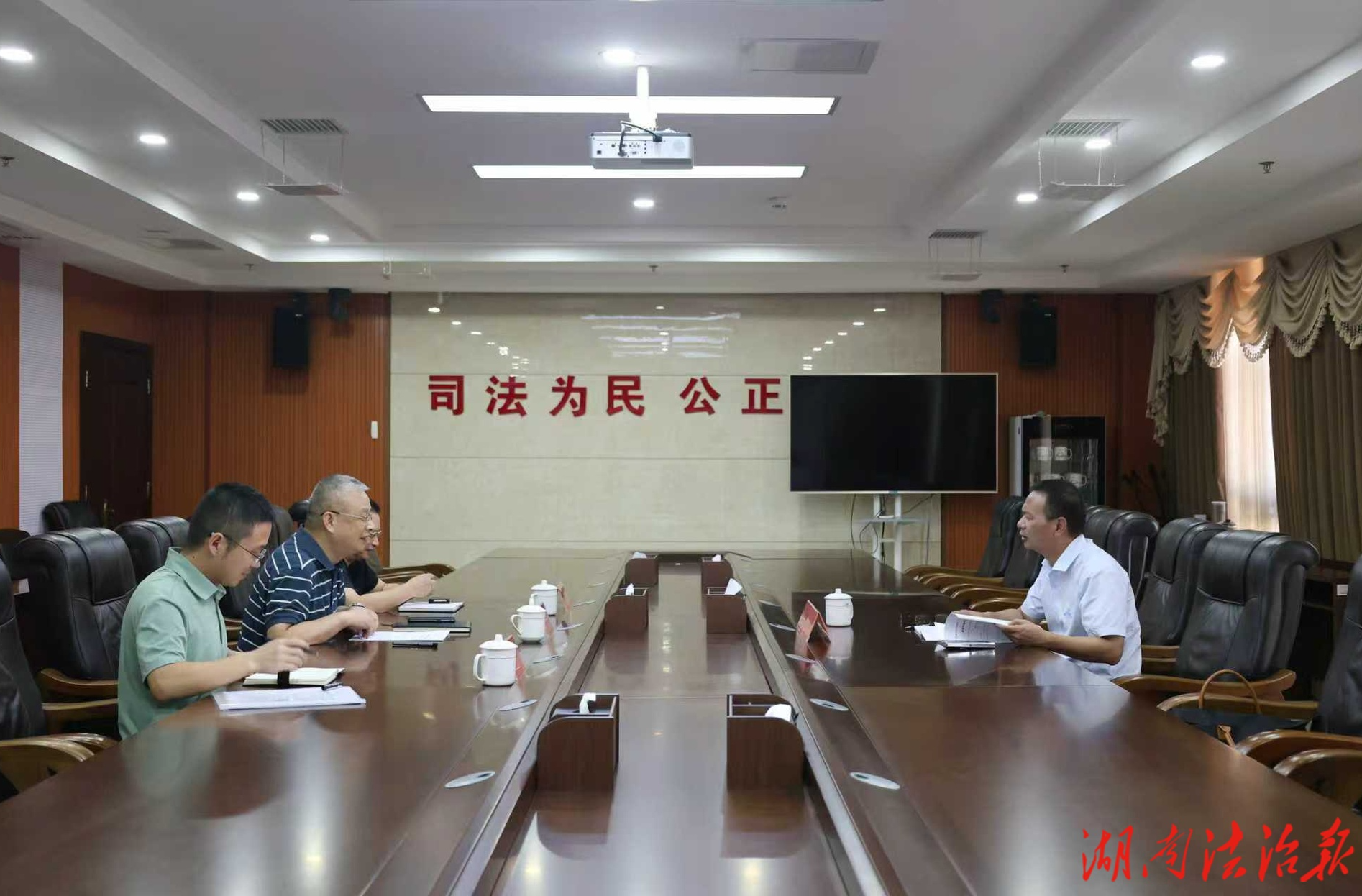 傾聽代表聲音  優(yōu)化營商環(huán)境  ——珠暉法院邀請省人大代表胡錦明來院開展座談交流