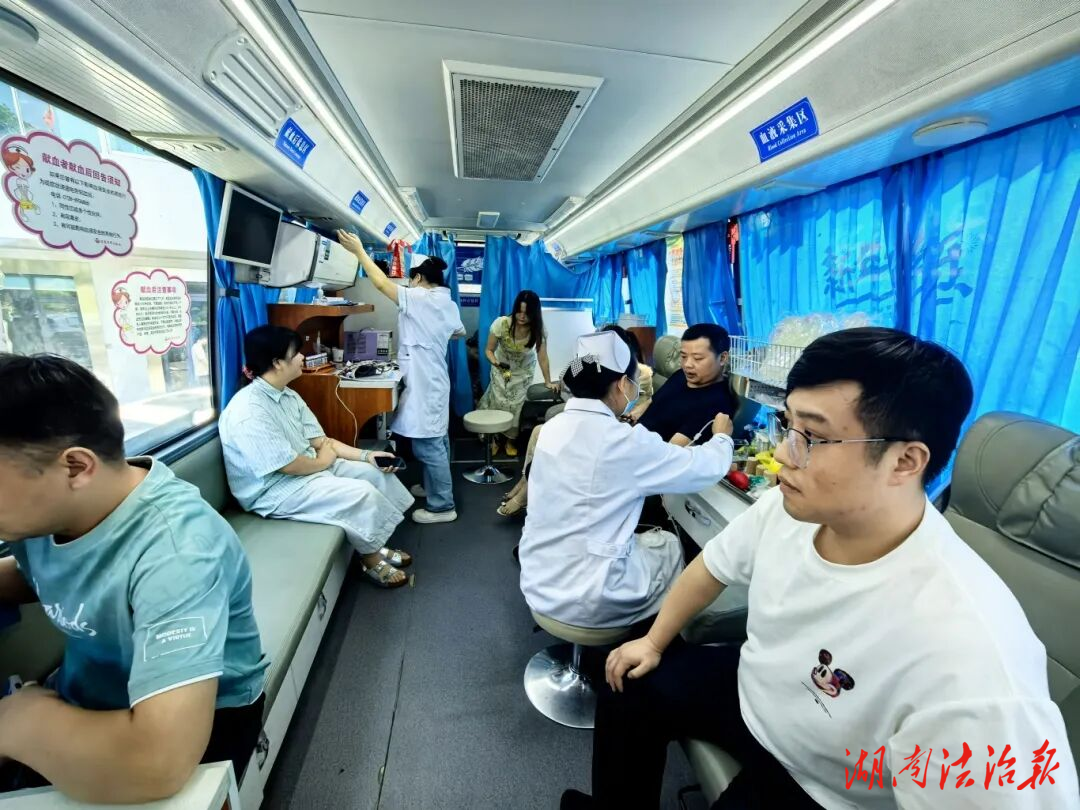 漣源法院組織開展無(wú)償獻(xiàn)血活動(dòng)
