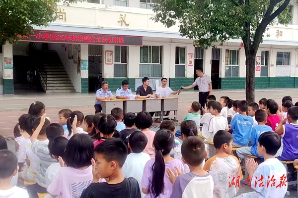 江华法院“送法进校园”：筑牢法治基石，助力青春远航
