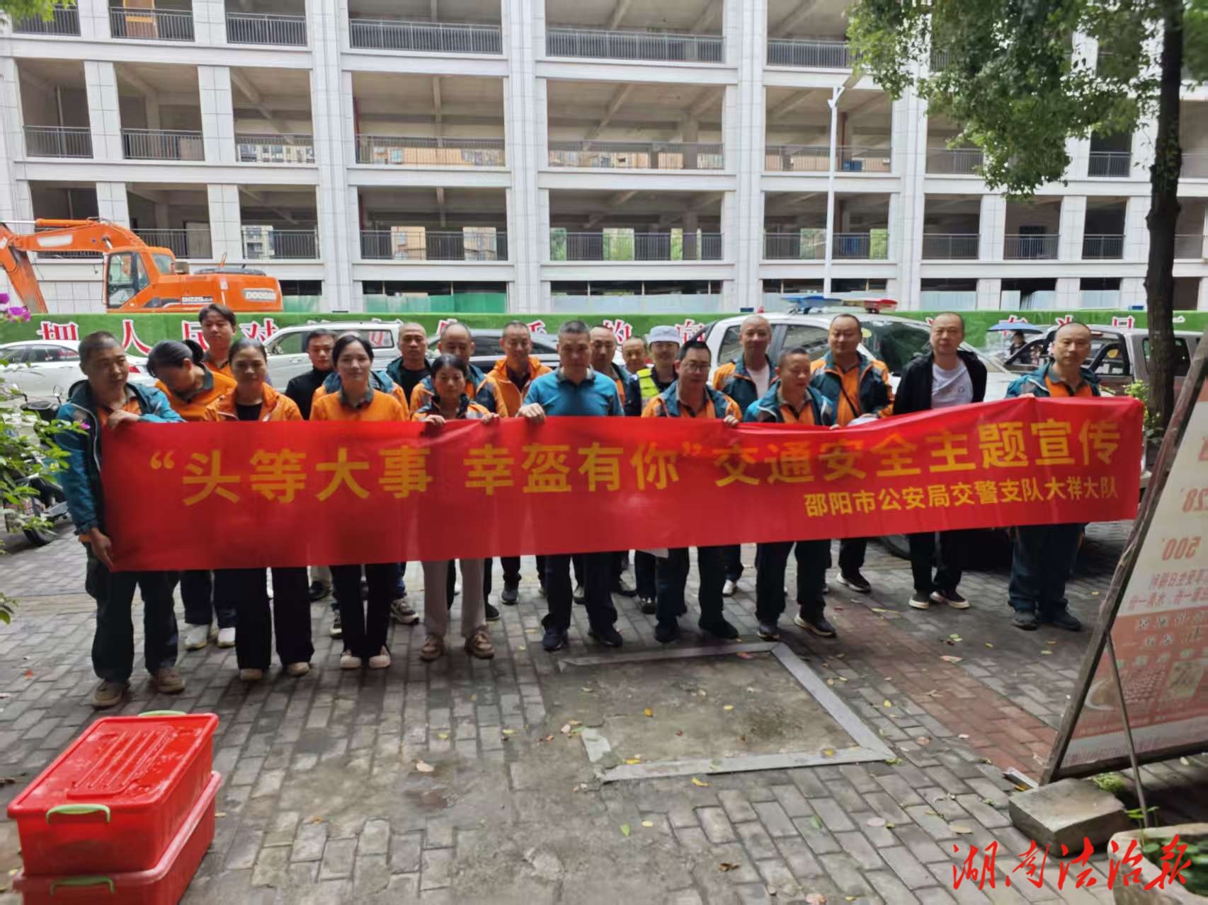 警郵聯(lián)動筑防線 安全騎行“戴”回家