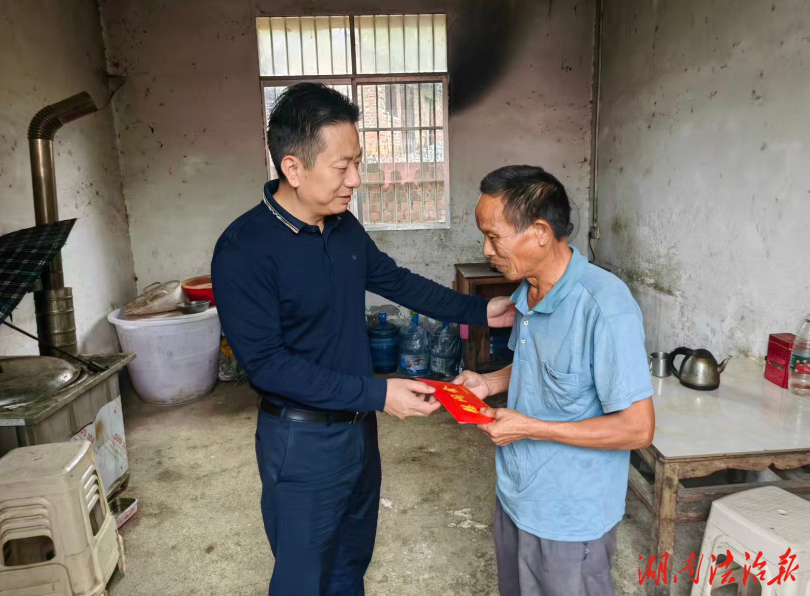 秦波到井头圩镇开展走访慰问活动