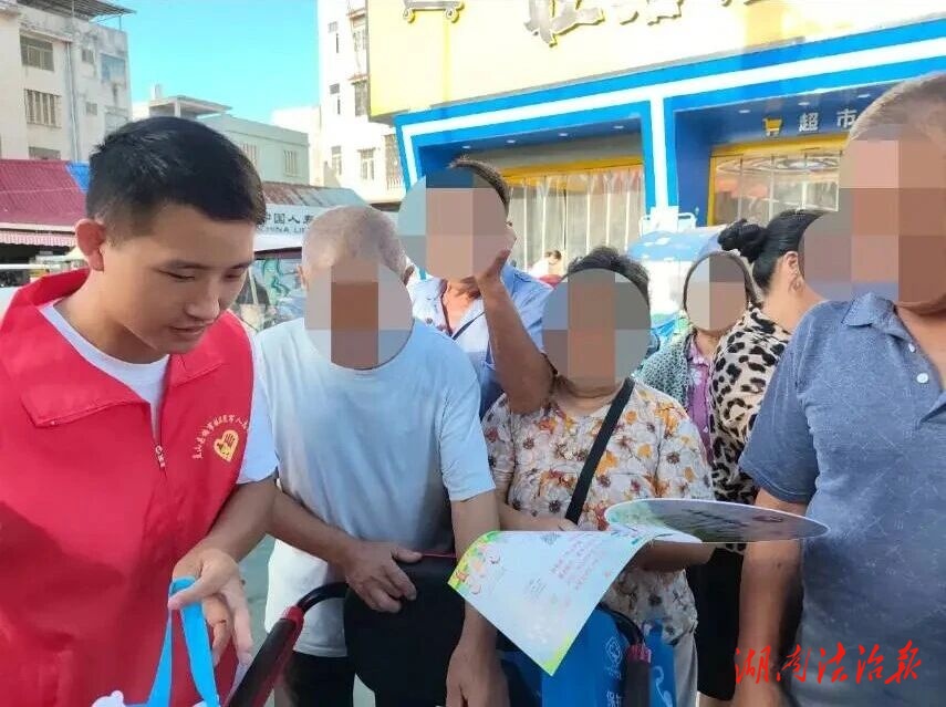 蓝山县楠市镇：护苗成长在行动 未保宣传进集市