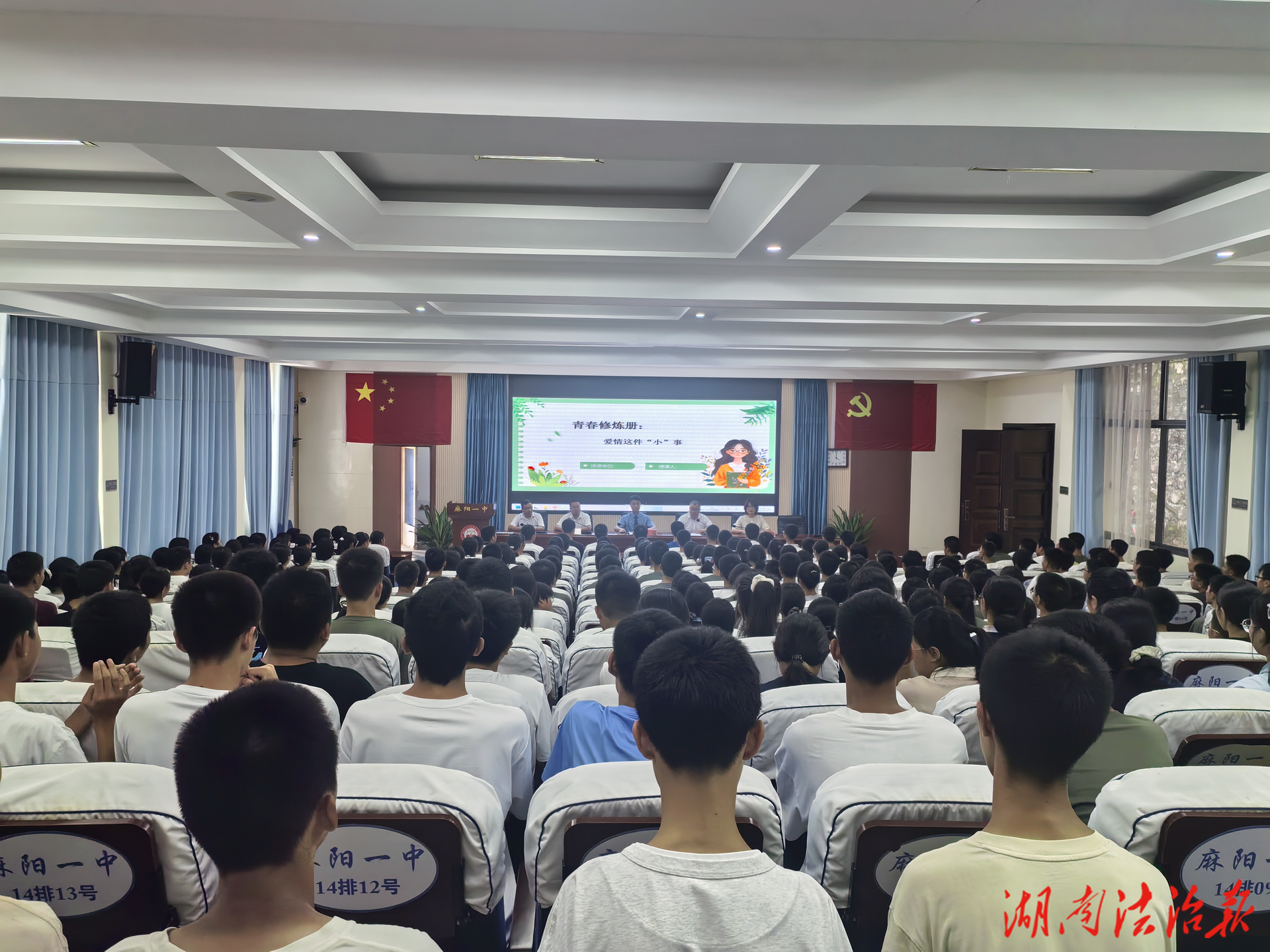 沅陵縣人民檢察院4名員額檢察官接受縣人大常委會(huì)履職評(píng)議