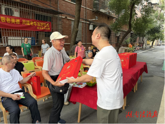 中秋送温暖 反诈护民心