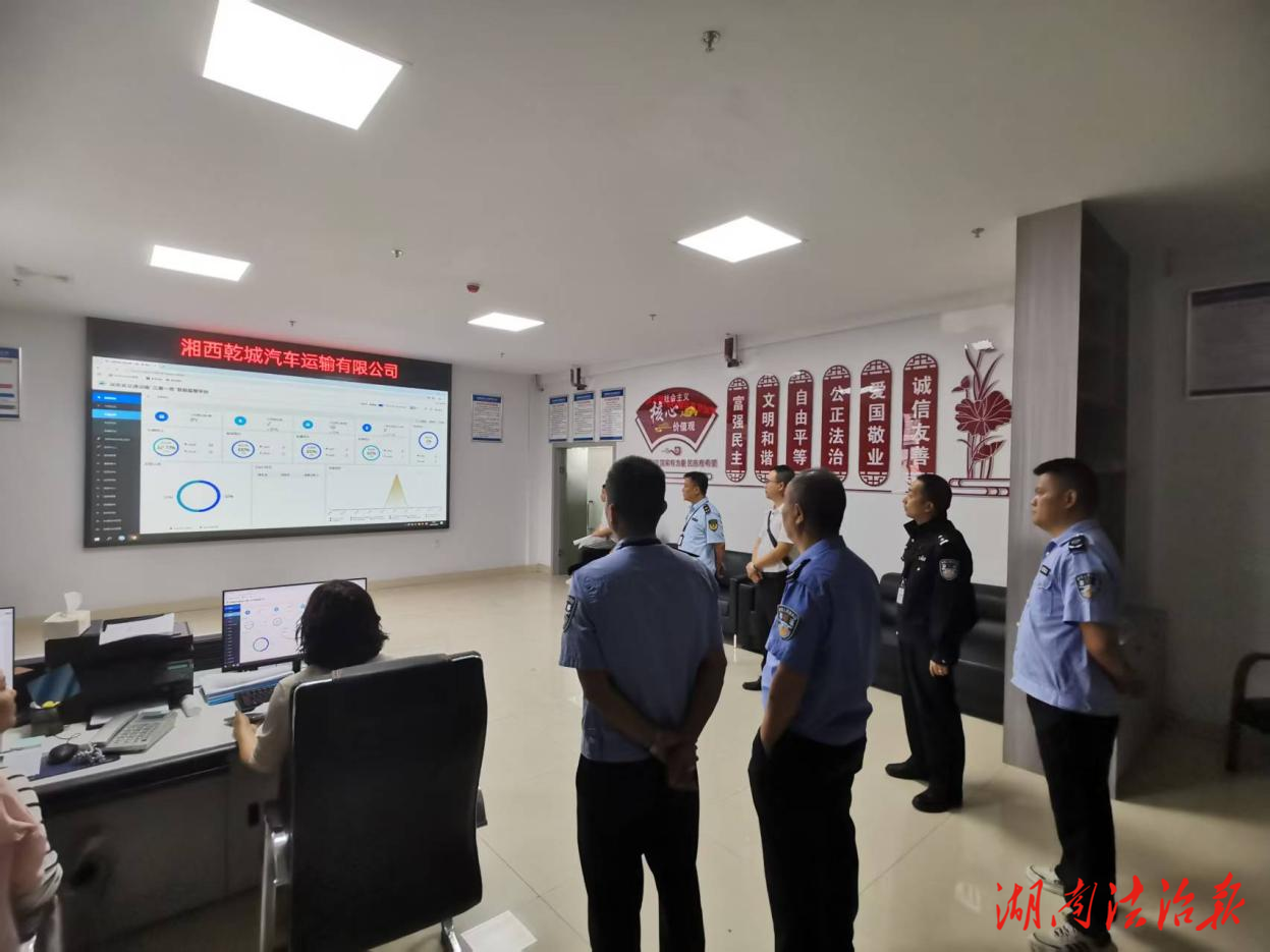 吉首交警開展節(jié)前安全大檢查