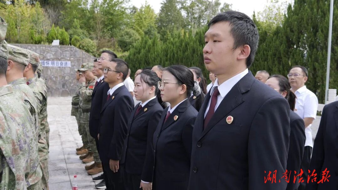 桑植縣檢察院與縣退役軍人事務(wù)局聯(lián)合開展烈士紀(jì)念日公祭活動