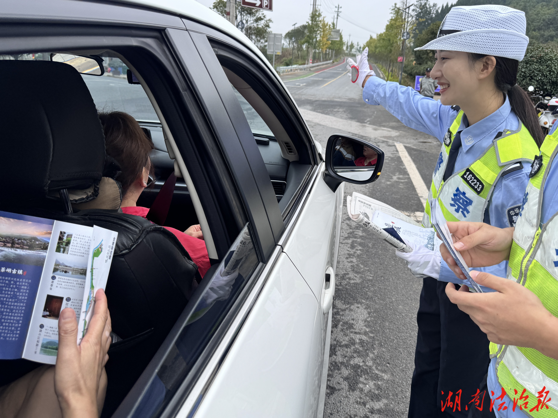 花垣公安交警国庆、中秋假期多措并举护航景区平安