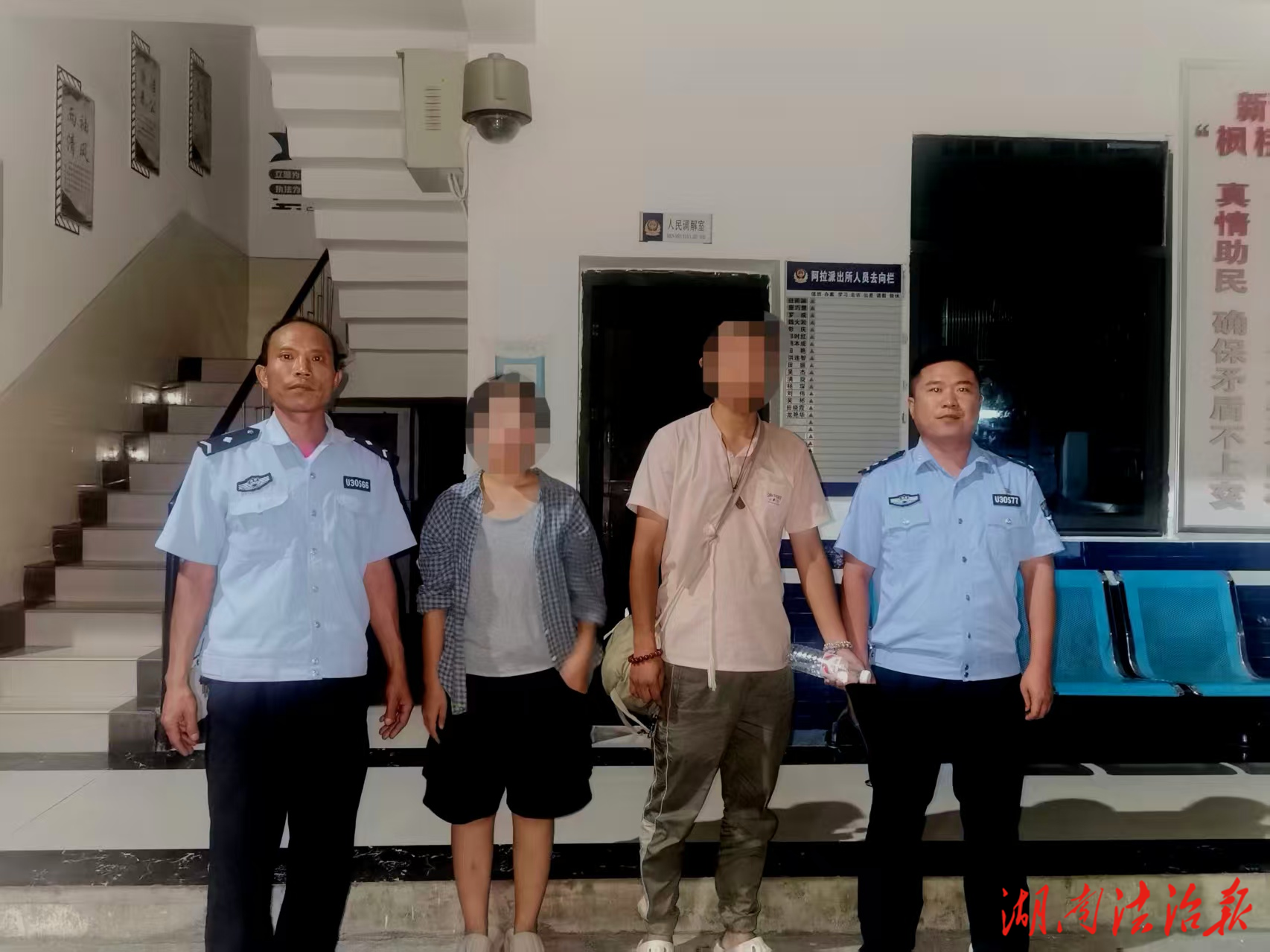 電動車半路“趴窩” 阿拉派出所暖心護航