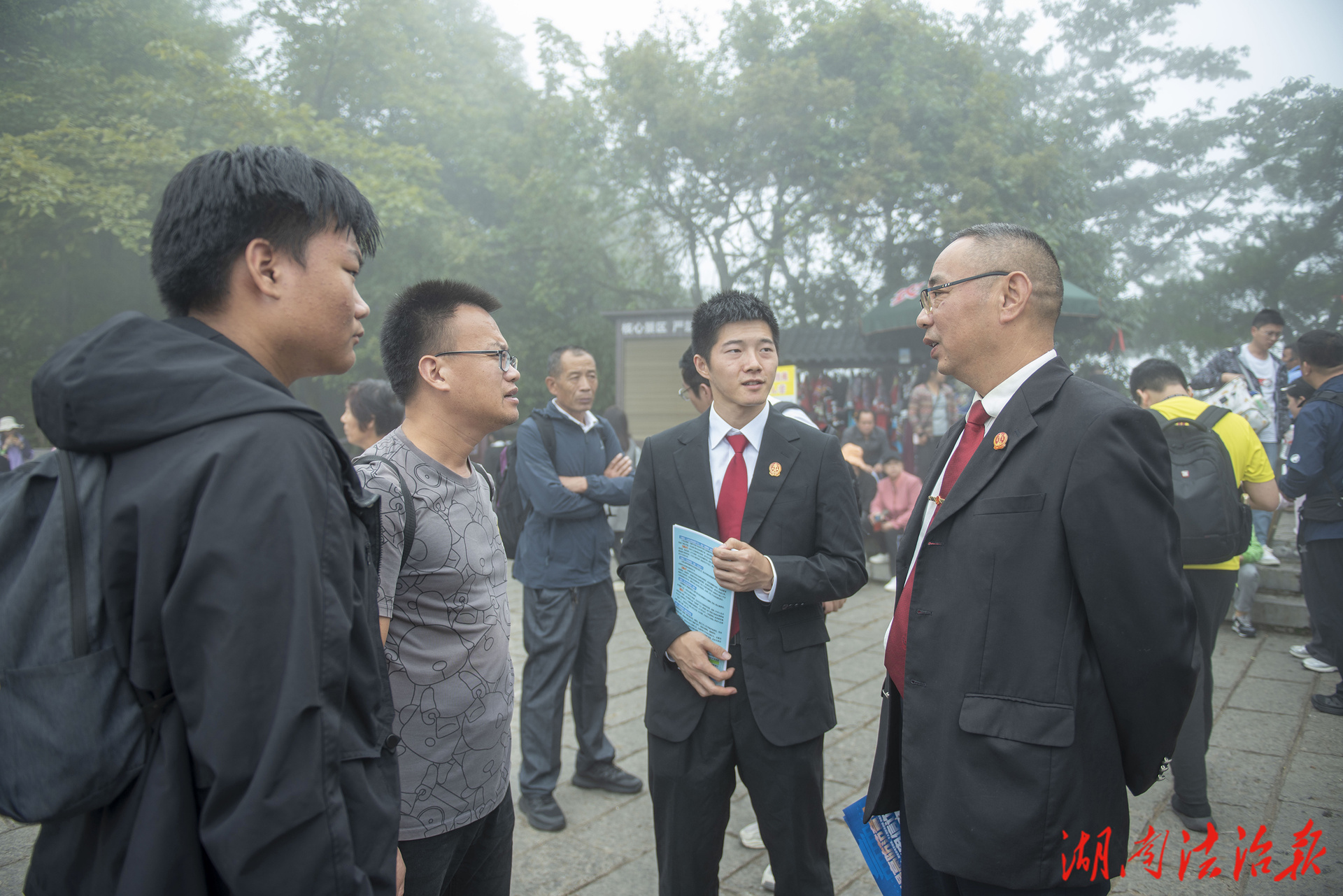 十一值守天子山，武陵源法院護(hù)您賞秋安