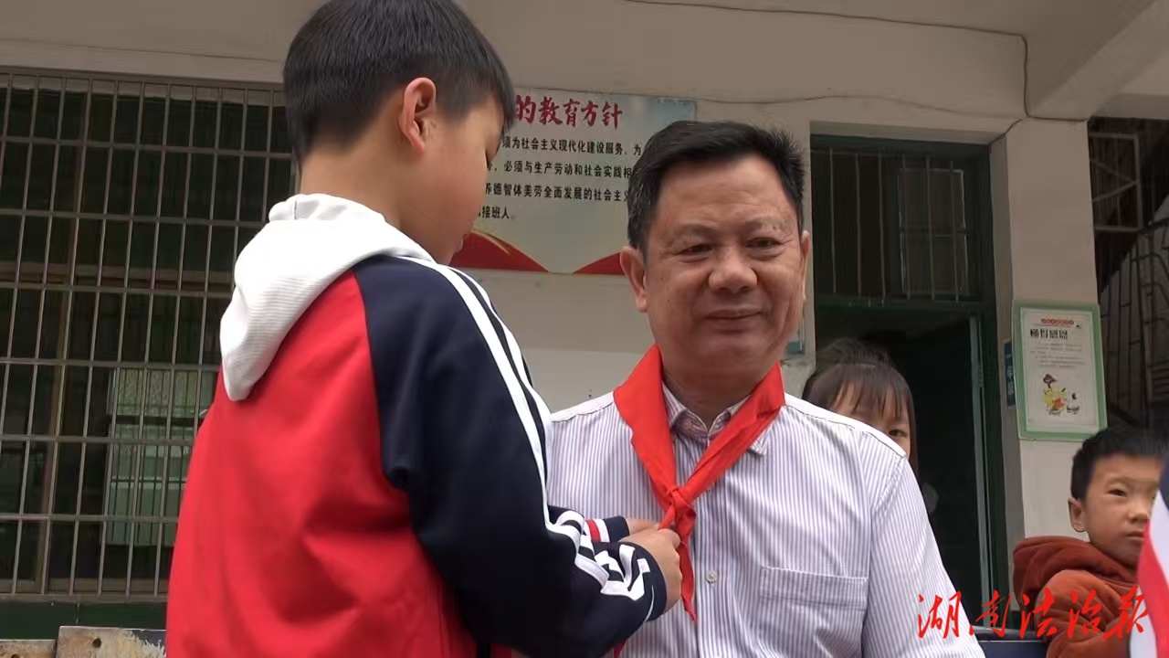 從堅(jiān)守到綻放：楊球義用十年，讓橫江小學(xué)滿是溫暖