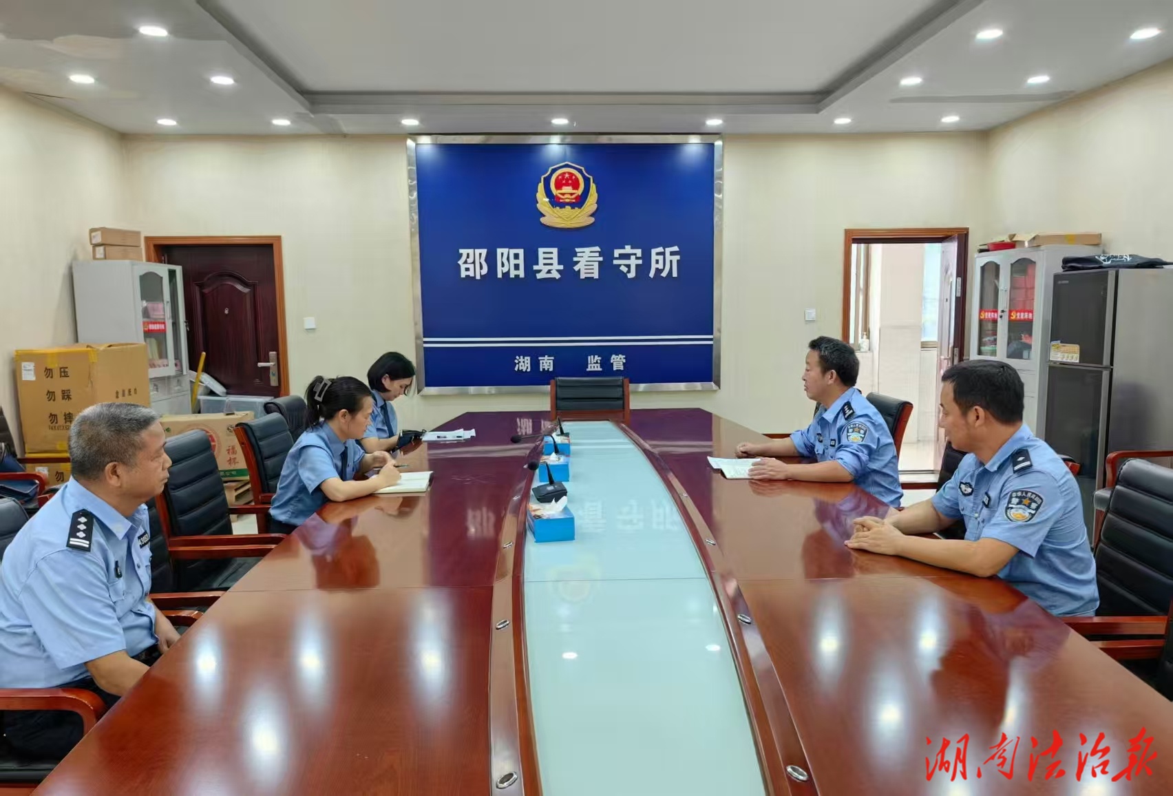檢護(hù)雙節(jié)安 筑牢監(jiān)管墻——邵陽縣檢察院深入縣看守所開展節(jié)前安全防范檢查
