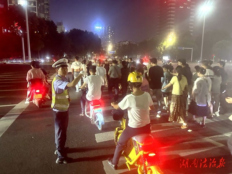 國(guó)慶中秋假期常德城鄉(xiāng)道路交通平安有序