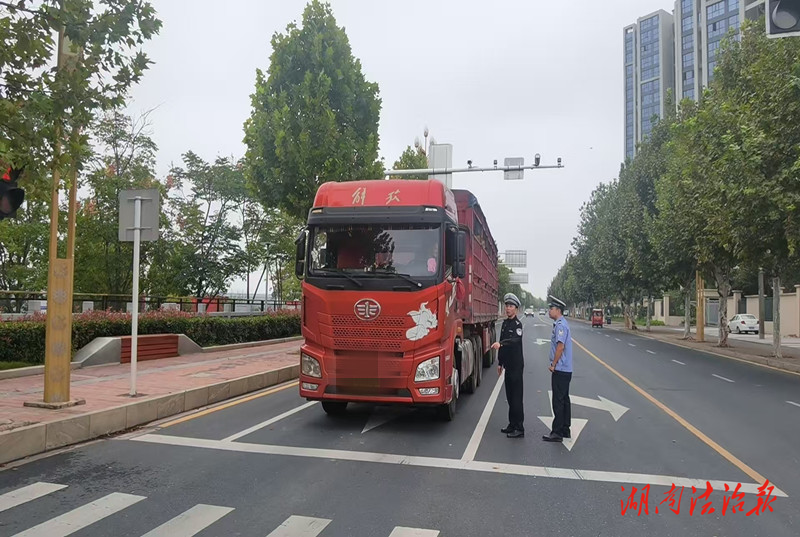 常德经开区交警：加强国控点周边管控 全力打赢“蓝天保卫战”