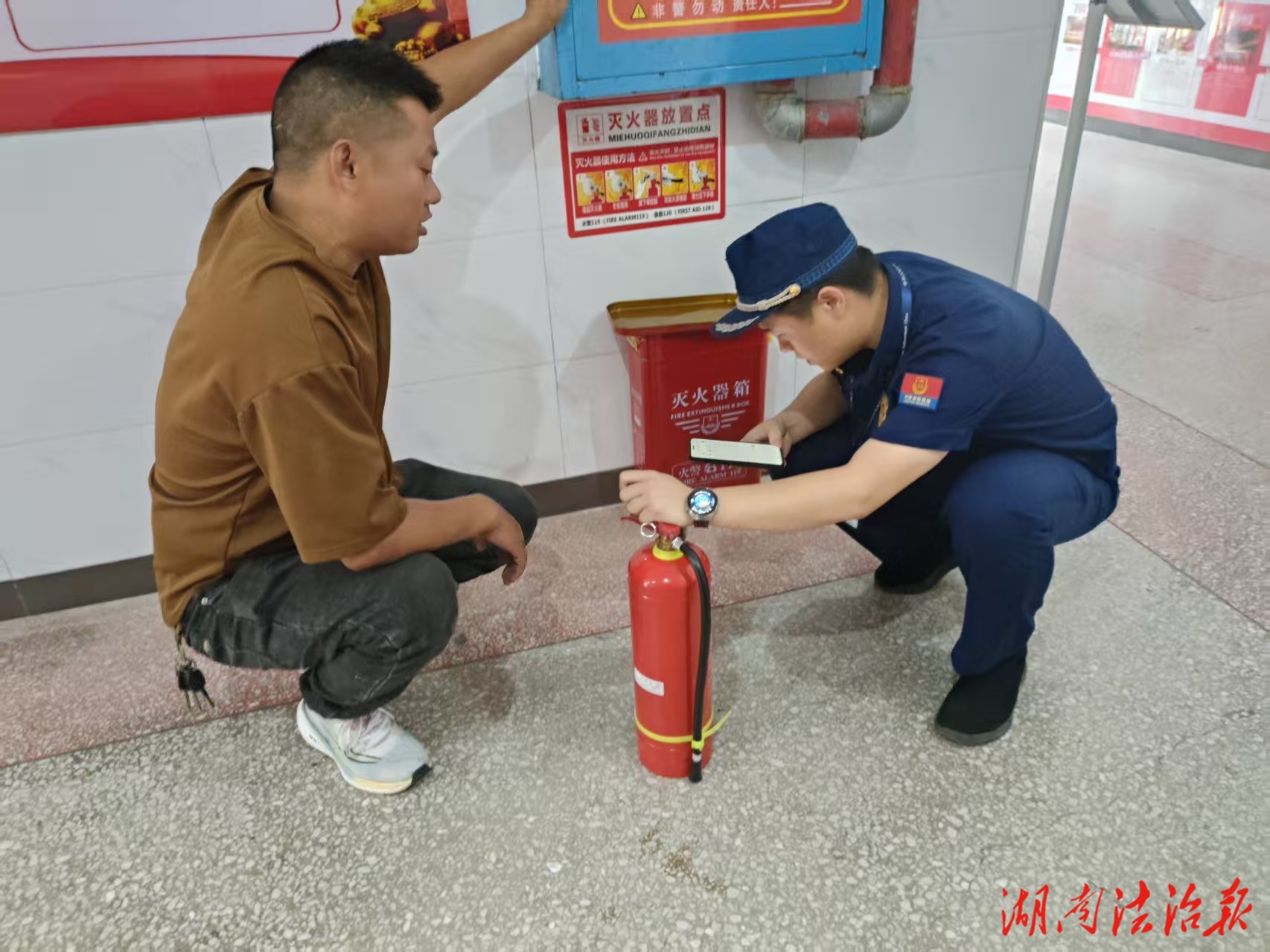 新寧大隊聯(lián)合縣市監(jiān)局開展使用領(lǐng)域消防產(chǎn)品質(zhì)量監(jiān)督檢查