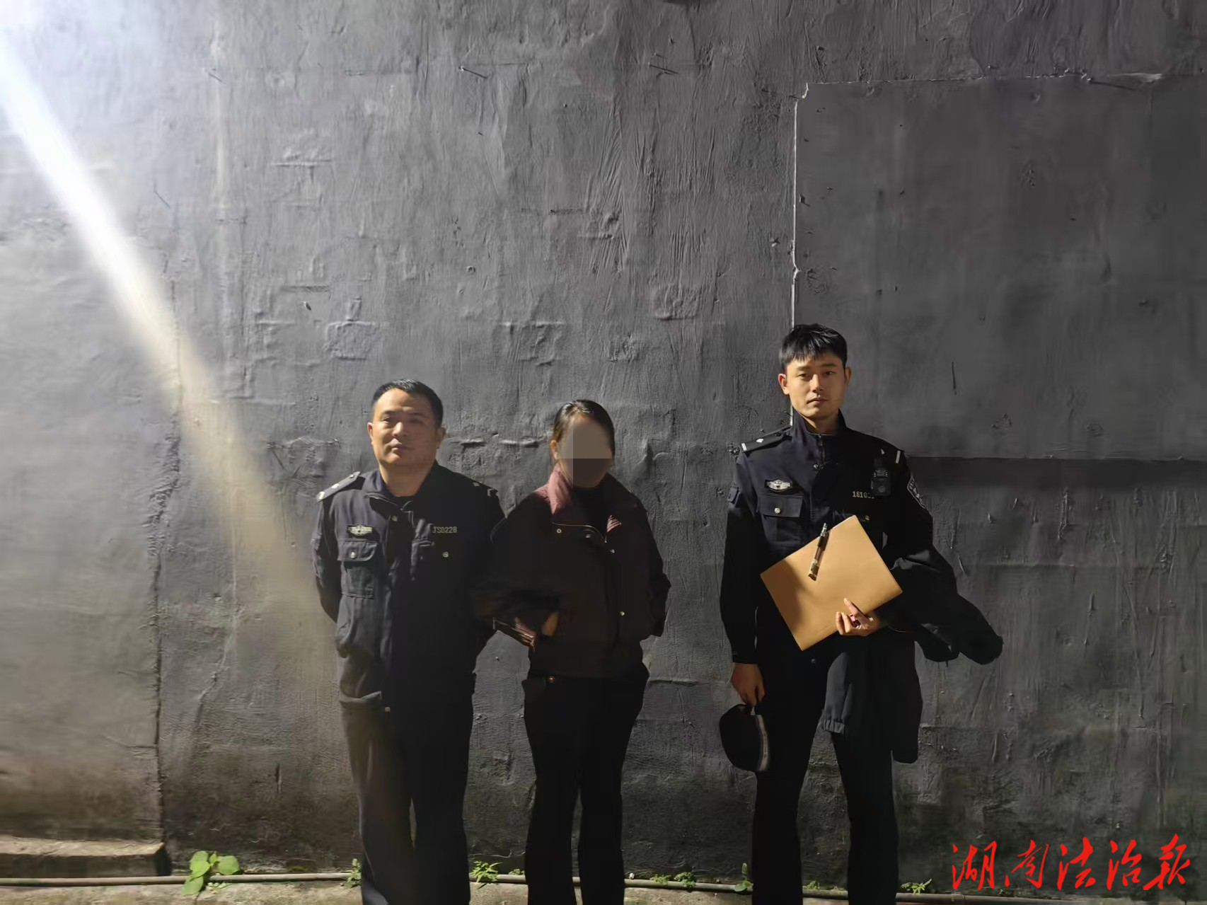 吉首公安查處一起盜竊手機(jī)案