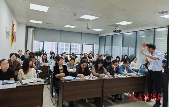 株洲市荷塘區(qū)財(cái)政局組織開(kāi)展2025年度會(huì)計(jì)人員繼續(xù)教育培訓(xùn)