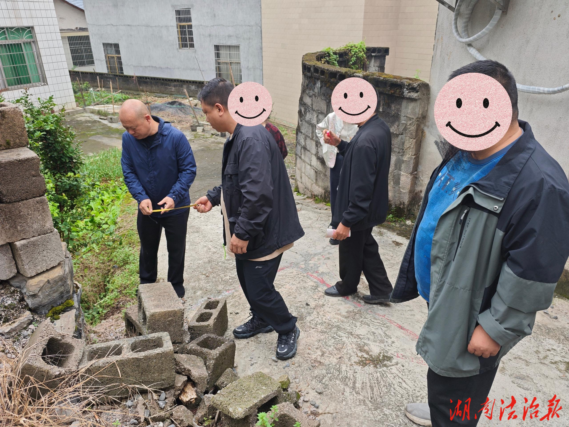 保靖公安：化解“路爭”舊怨 讓“暖心路”不再寒心