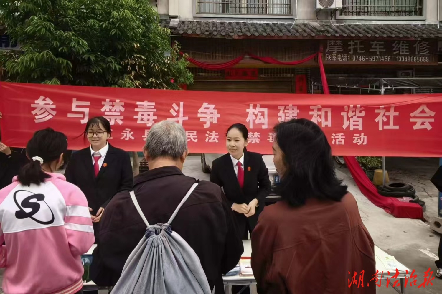 江永法院：法院“擺攤”趕大集 禁毒宣傳入民心