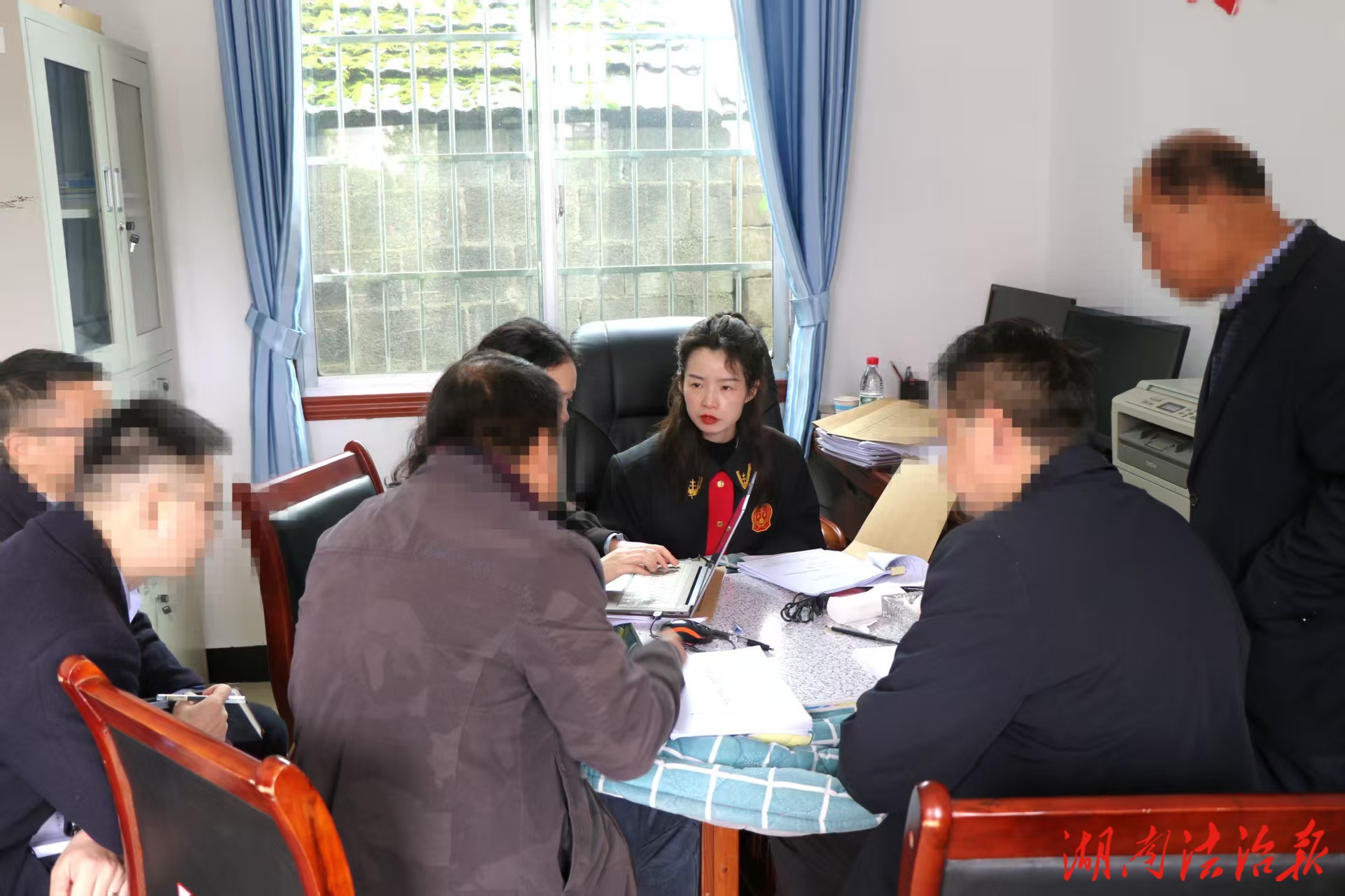 花垣法院：趕集日法庭集中開庭 司法服務(wù)沉到群眾家門口