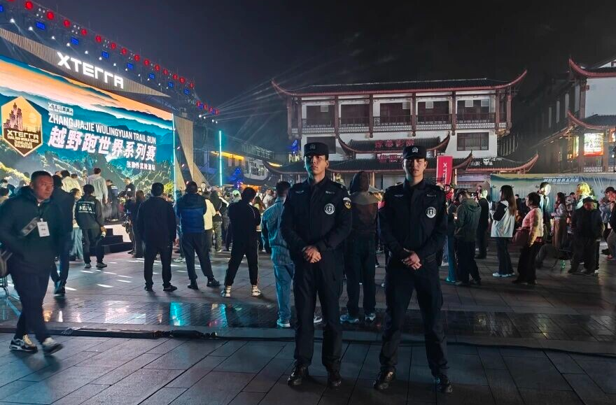 “白+黑”全力守護(hù)！——武陵源公安分局圓滿完成2025XTERRA越野跑世界系列賽（張家界武陵源站）安?；顒? />
                        </a>
                                        <div>
                        <p>
                            <a href=