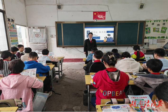 筑牢校園法治防線 守護(hù)少年健康成長